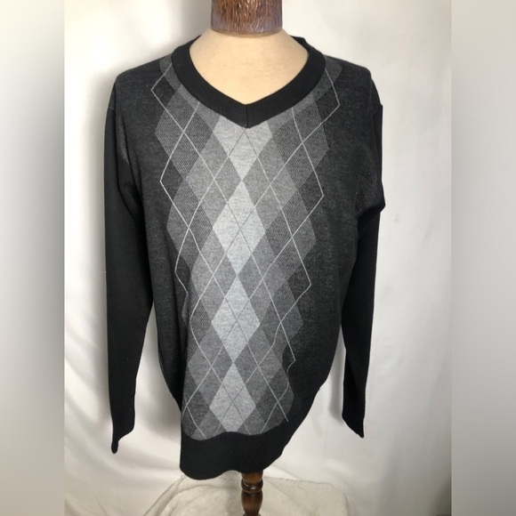 - Mens Black and Gray Sweater. Large. Vroom & Dreesmann - Picture 1 of 7